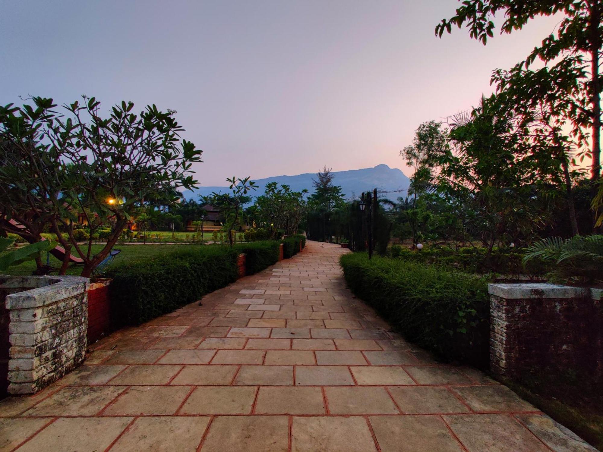 The Kanila Resort Карджат Екстер'єр фото